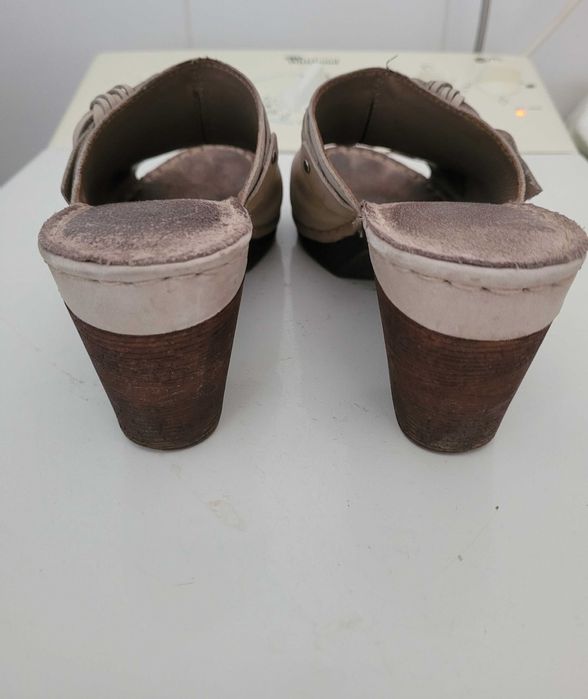 Saboti din piele , marime 37