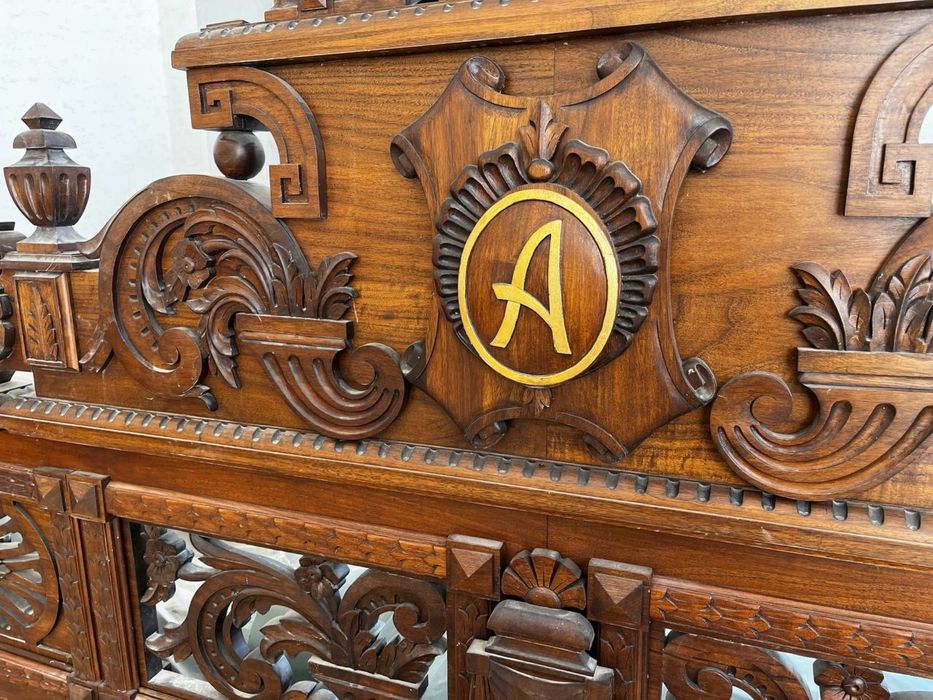 Продам топчан ручной работы ОРЕХ