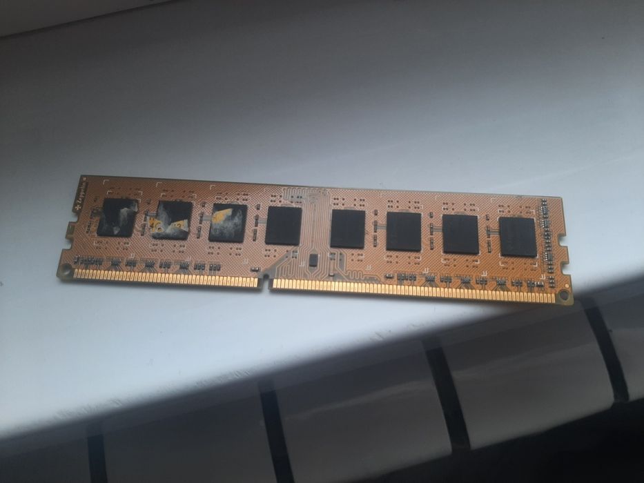 ddr3 4gb 1333Мгц.