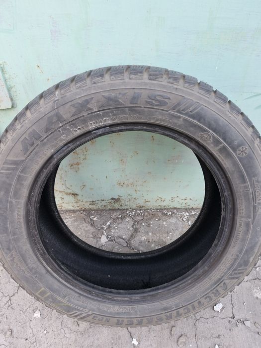 Продам шины зимние с шипами