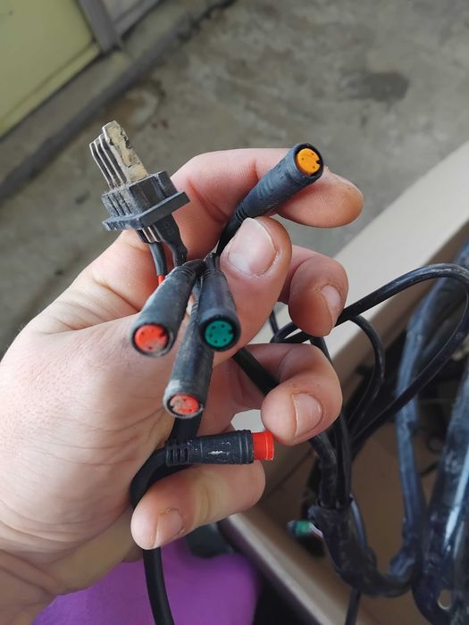 Безчетков Ел. Мотор 48V750W за колело + аксесоари + Гума Continental