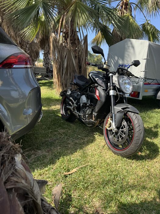 MV Augusta Brutale Dragster 800RR nu Ducati / Aprilia