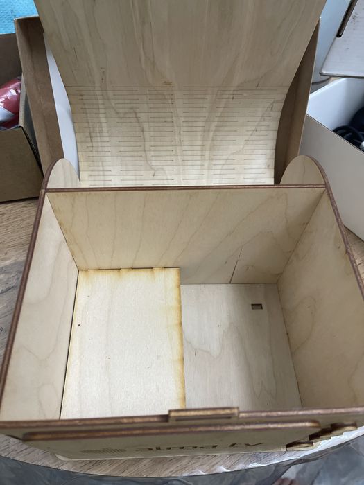 Деревянная подарочная коробка-телевизор