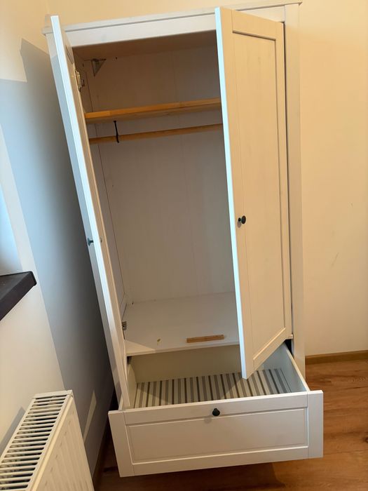 Dulap lemn pentru camera copilului