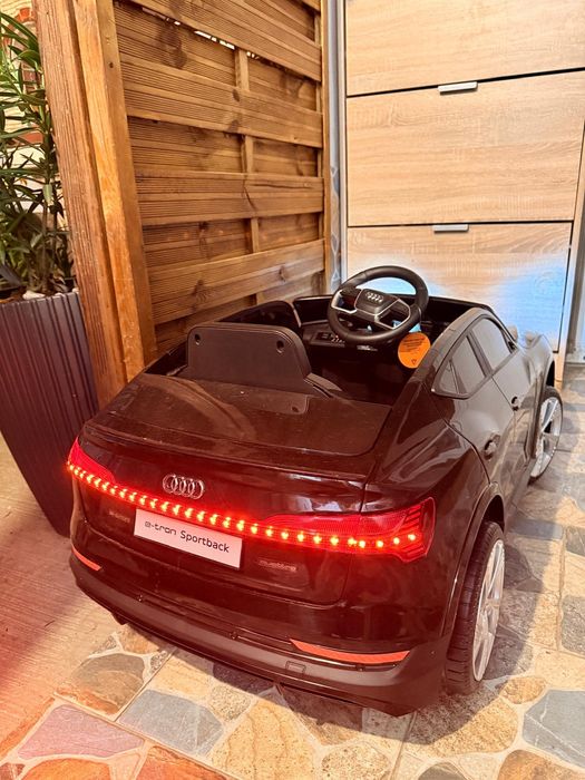 Mașinuță electrică.
