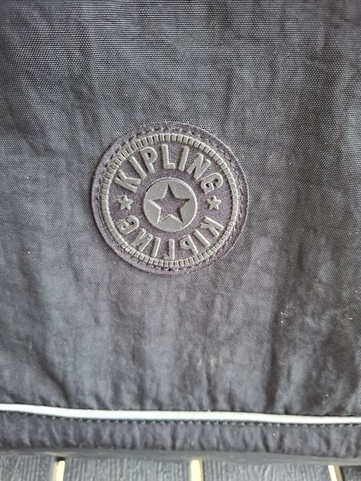 Troller Kipling cu protecție laptop