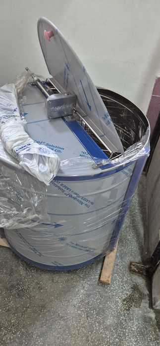 Centrifuga pentru extras miere