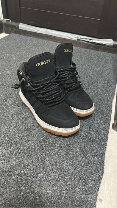 Адидас ботинка хупс