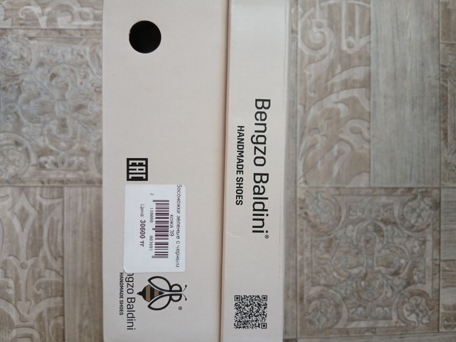 Продам босоножки новые.