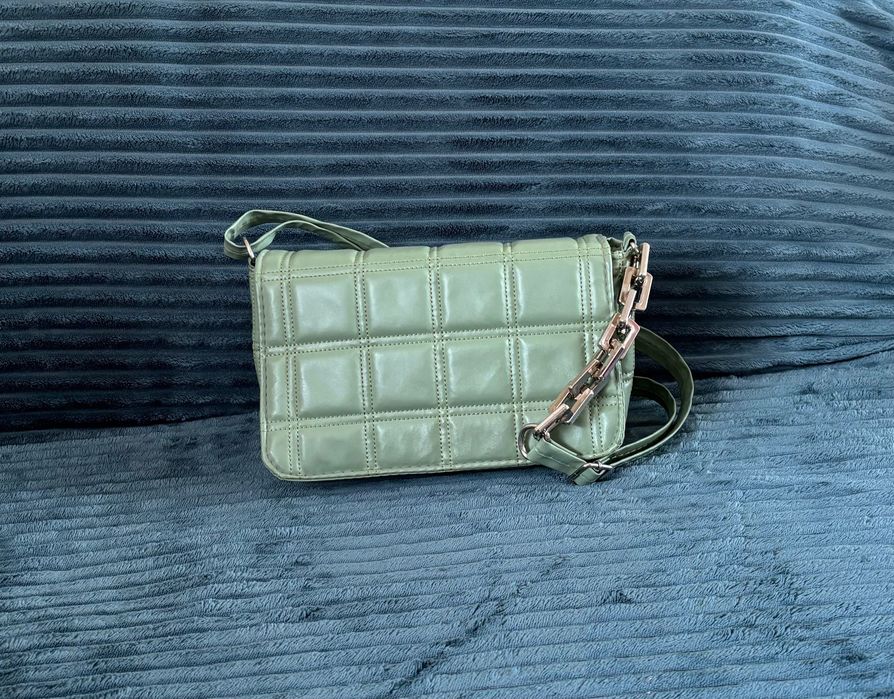 Дамска чанта в цвят пистачио