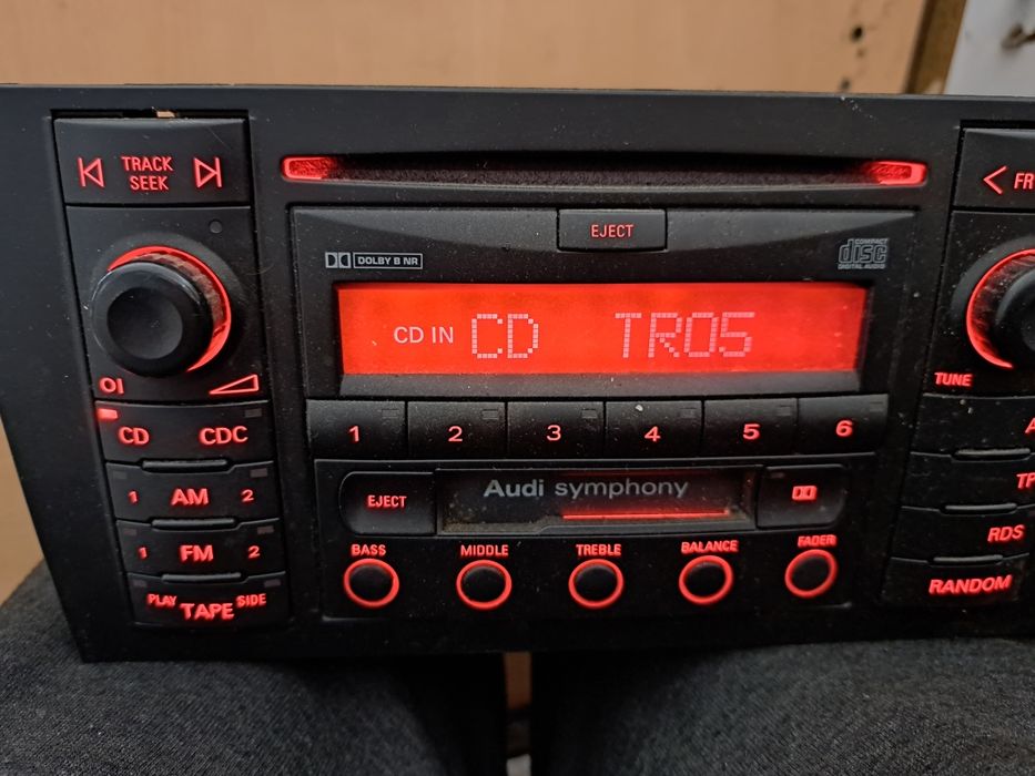 Оригиналено радио  Audi A3/A4 /A6/A8