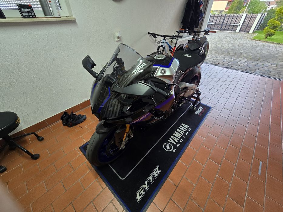 Yamaha R1M  2023