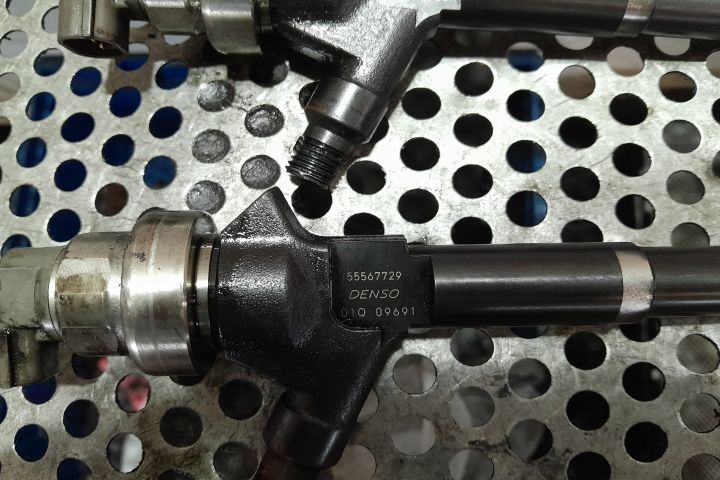 INJECTOR MOTORINA 55567729 55567729 Opel Astra J