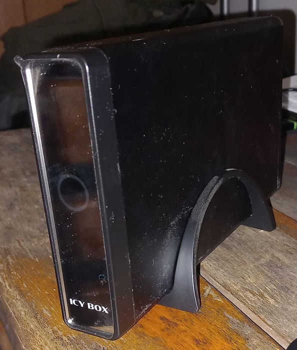 casetă-adaptor extern harddisk