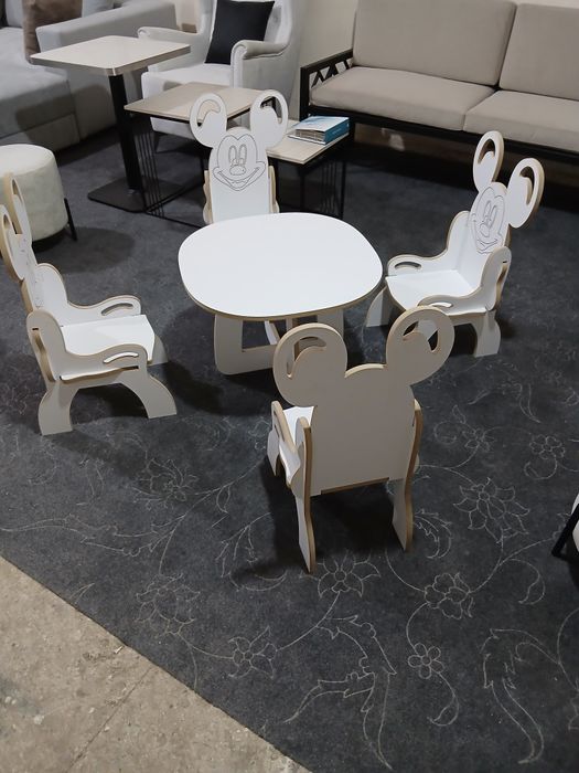 Стол четыре стульчика детский комплект