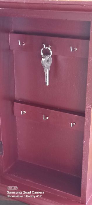 Две в едно-дървена кутия за ключове и декорация за стена