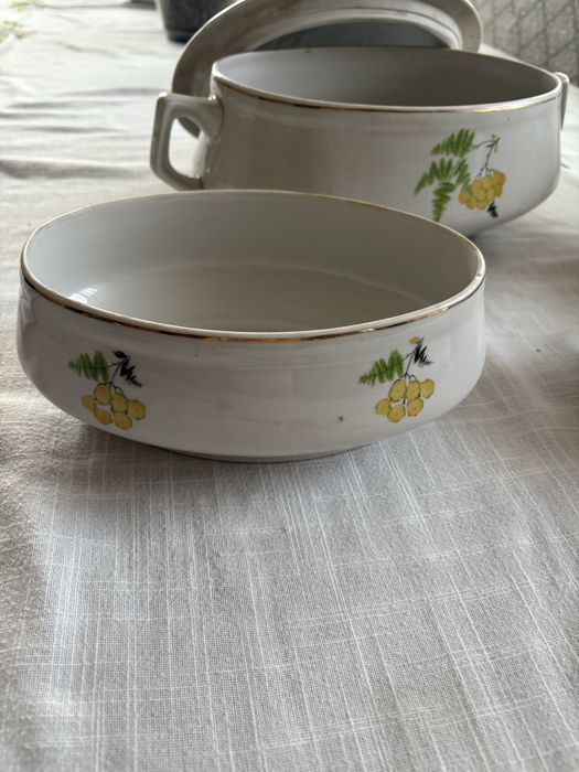 Набор из супниц .