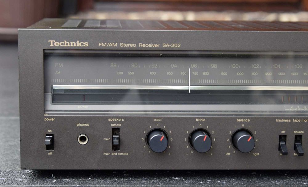 Amplituner Technics SA-202, amplificator