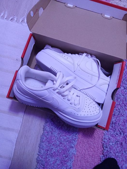 Vând Nike Air Force 1