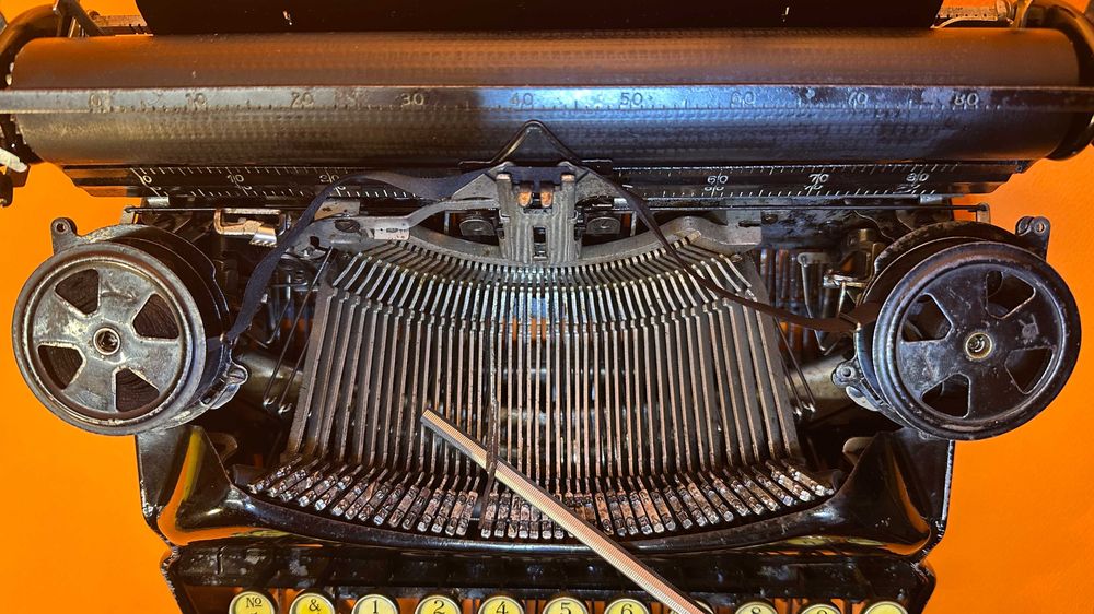 Антична Пишеща машина Corona Four клавиатура старобългарски 1924 г.