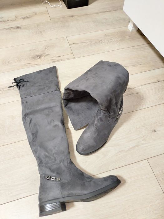 Cizme lungi mărimea 37.