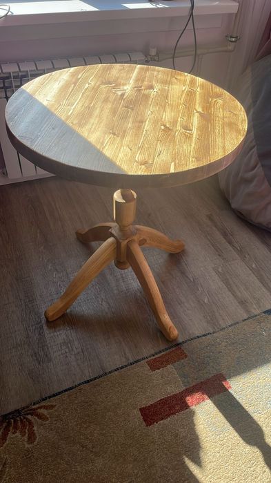 Стол ручной работы из дерева