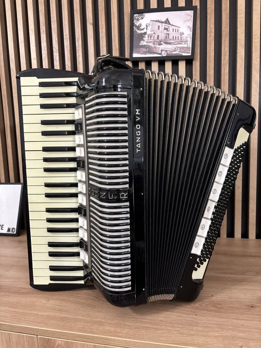 Acordeon Hohner cu 120 de basi in 4 voci