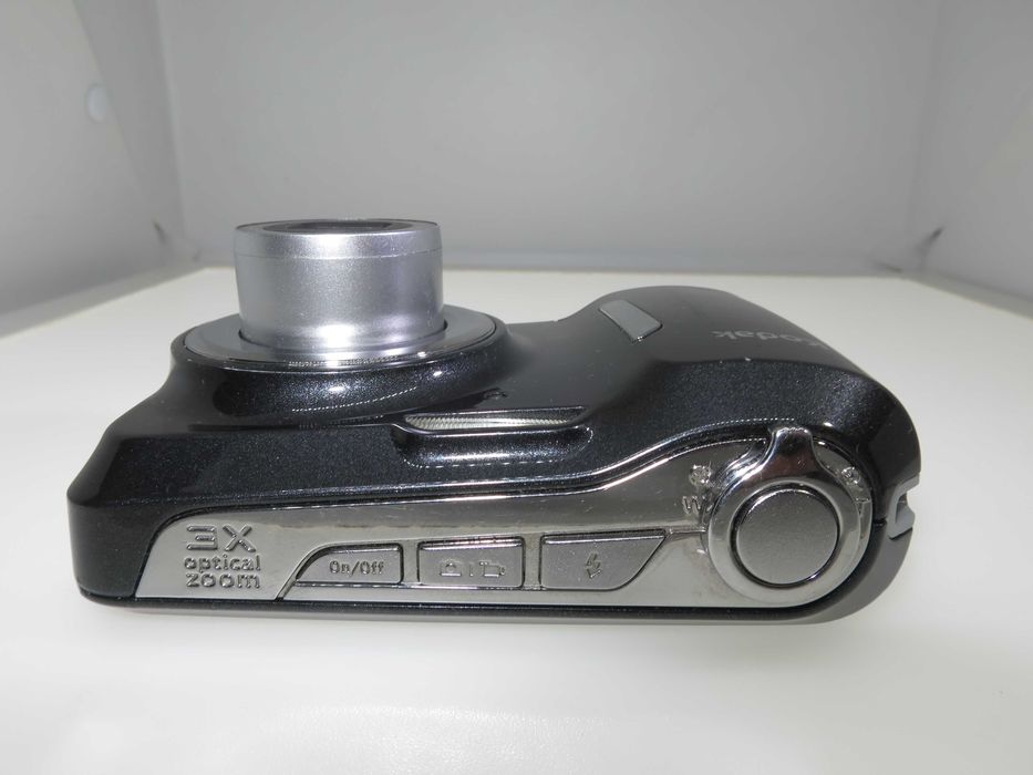Kodak EasyShare C183 компактен цифров фотоапарат ретро дигитална камера 14 мегапиксела, работи отлично и прави снимки със страхотни Кодак цветове