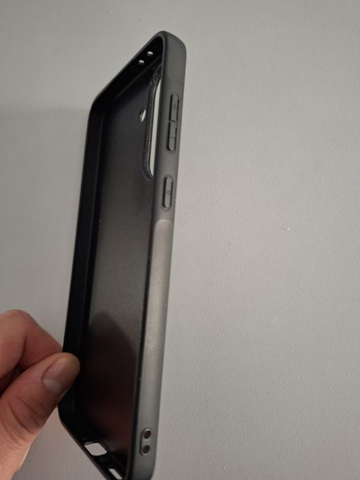 Vând husă GUESS Samsung a56