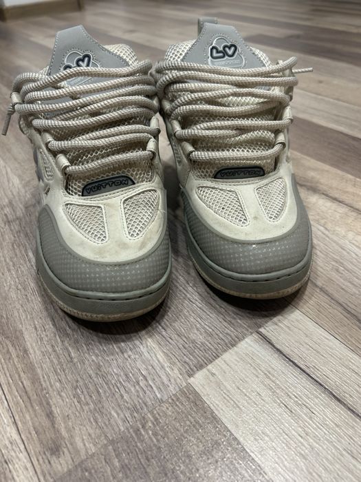 lv skate grey,white