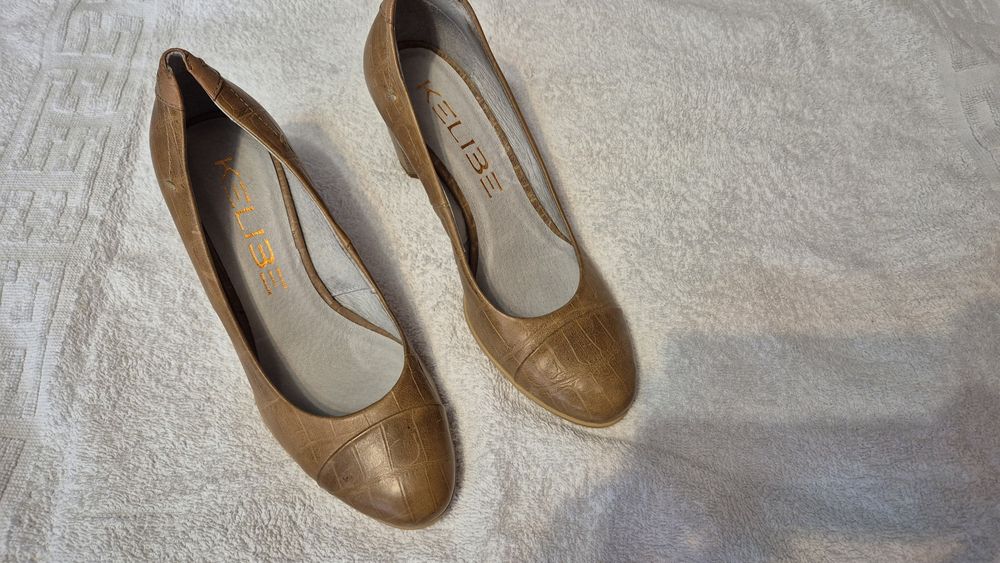 Vand pantofi noi piele naturala