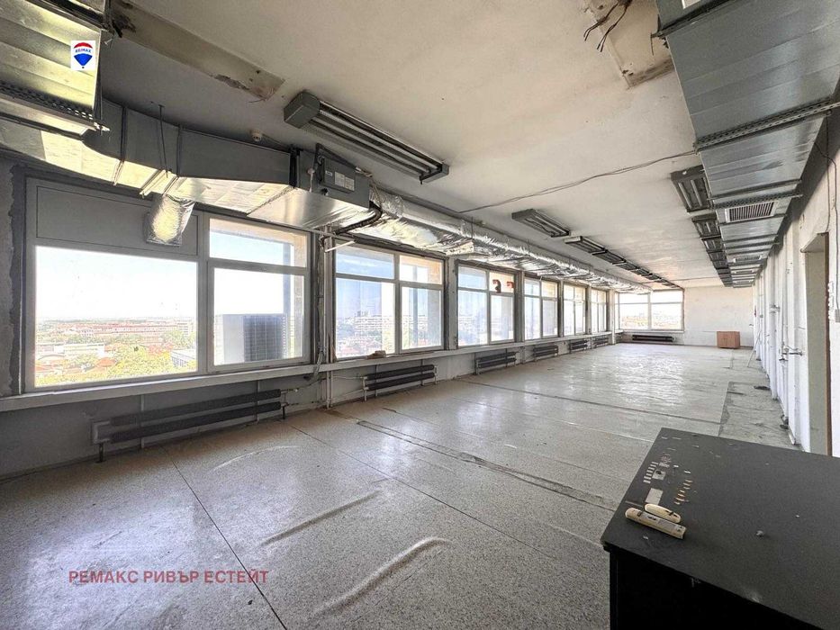 Дава се под наем Офис в Русе, Широк център - 200 кв.м за 718.08 € - Снимка #2