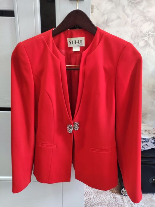 Модный классический костюм