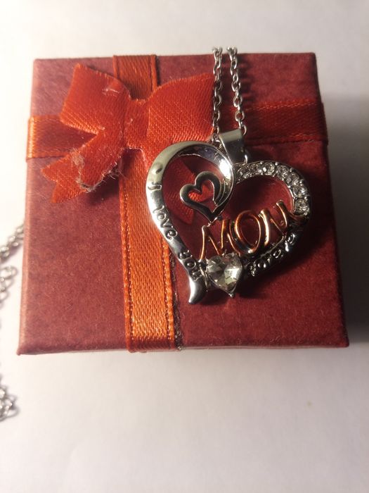 Модно колие с кристали