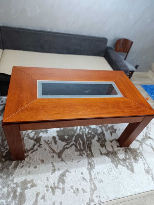 Продавам холна маса