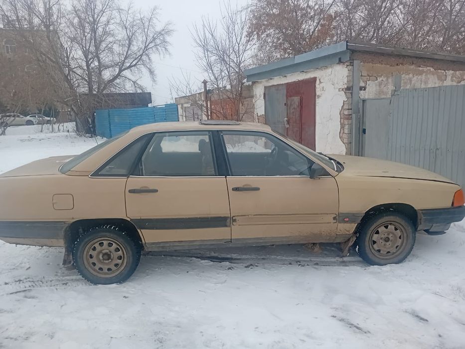 Продам машину ауди 100