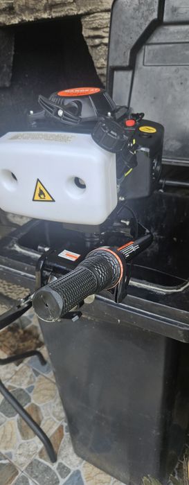 Vând motor barca