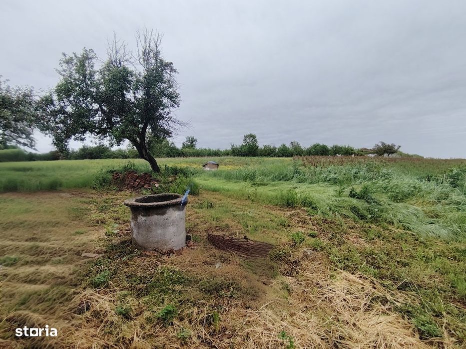 Casă de vânzare cu 3 camere în localitatea Cuied cu 2880 mp