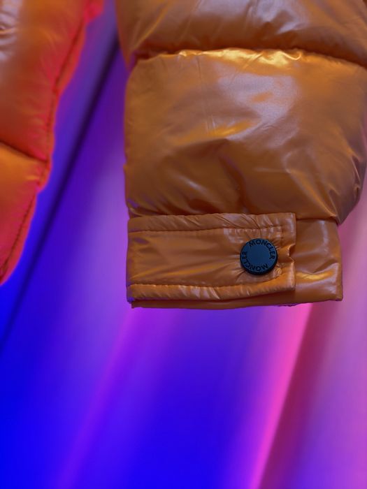 Geacă M.O.N.C.L.E.R portocaliu mat si lucios