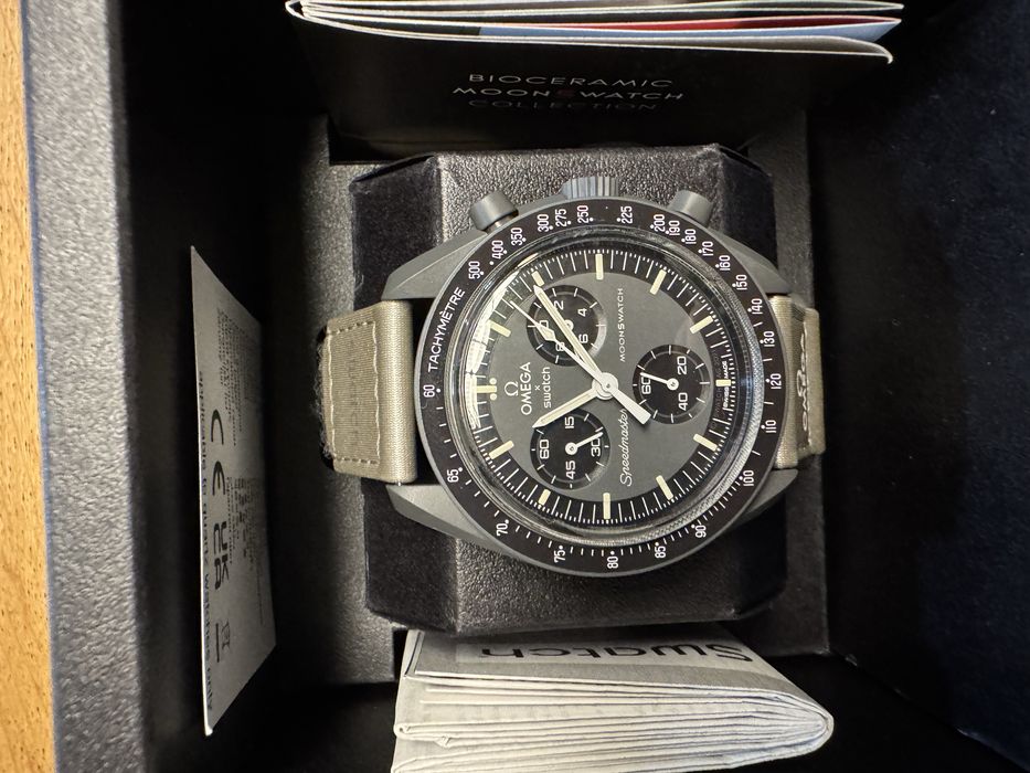 Swatch x omega moonswatch