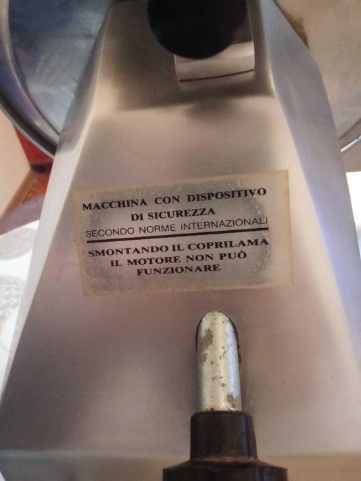 Професионална машина за месо и колбаси