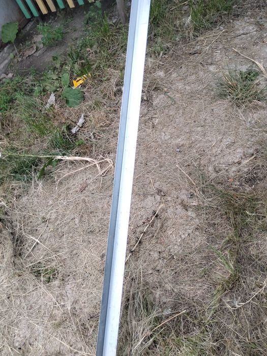 ,,г"-образный оцинкованный профиль.