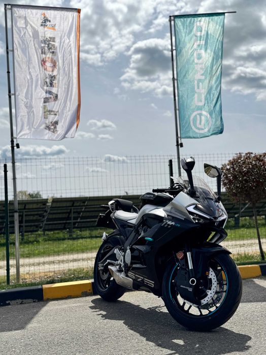 Motocicleta CFMOTO 675SR R '26