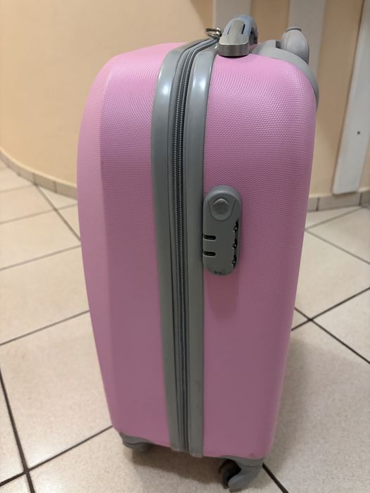 Куфар със заключване