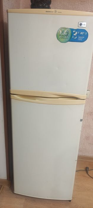 Продам срочно рабочий холодильник!