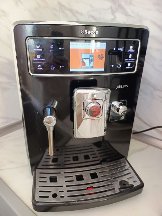 Кафе автомат Saeco Xelsis HD8946 Черна