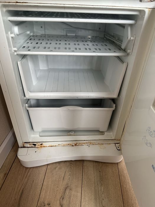 Продам Холодильник INDESIT