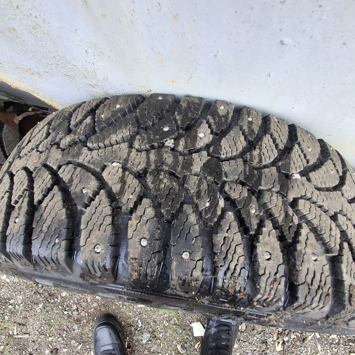 Продам шины с дисками 195/65R15