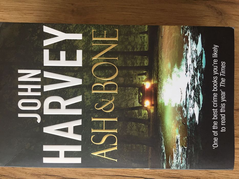 Продавам книга на John Harvey - “Ash&bone”