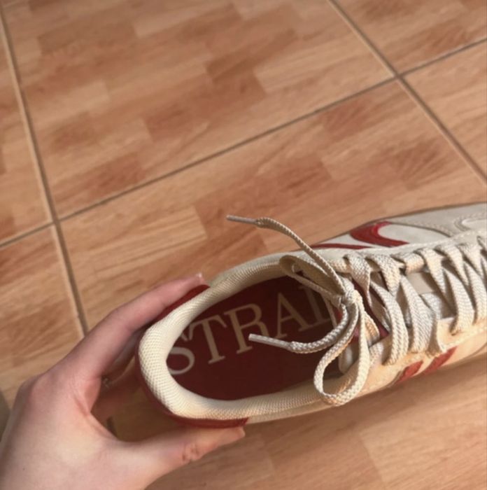 Adidasi Stradivarius